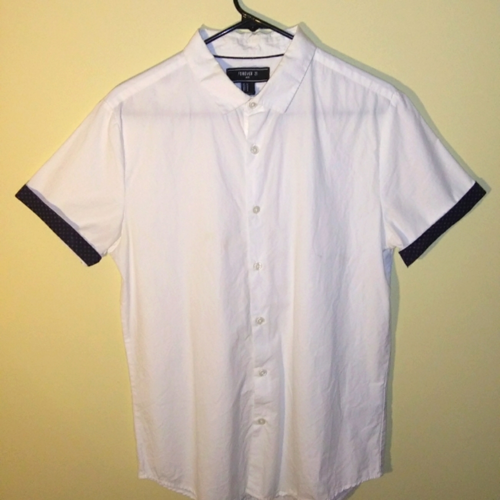Forever 21: White Button Up